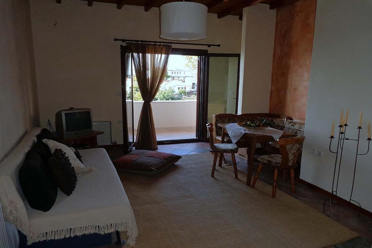 Klio Guesthouse ปอร์เตเรีย ภายนอก รูปภาพ